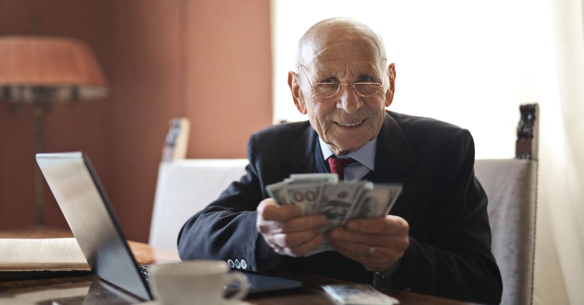 Wypłata emerytury: Czy jest lepsza metoda - wypłata z góry czy z dołu?