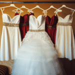 7 pięknych sukienek na wesele które zachwycą każdą gościę